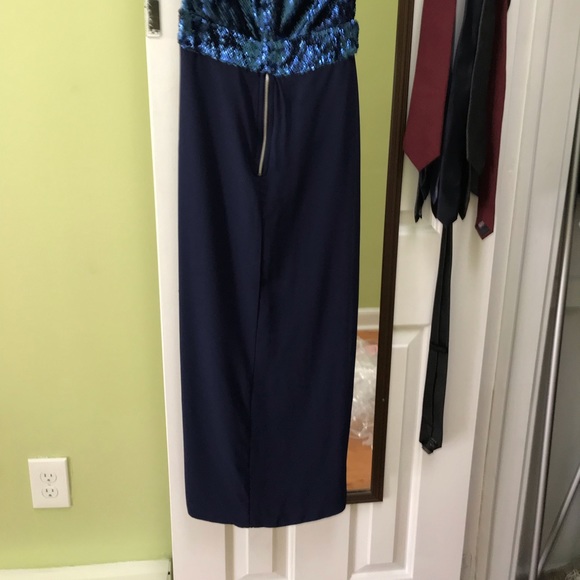 Dress - Picture 3 of 4